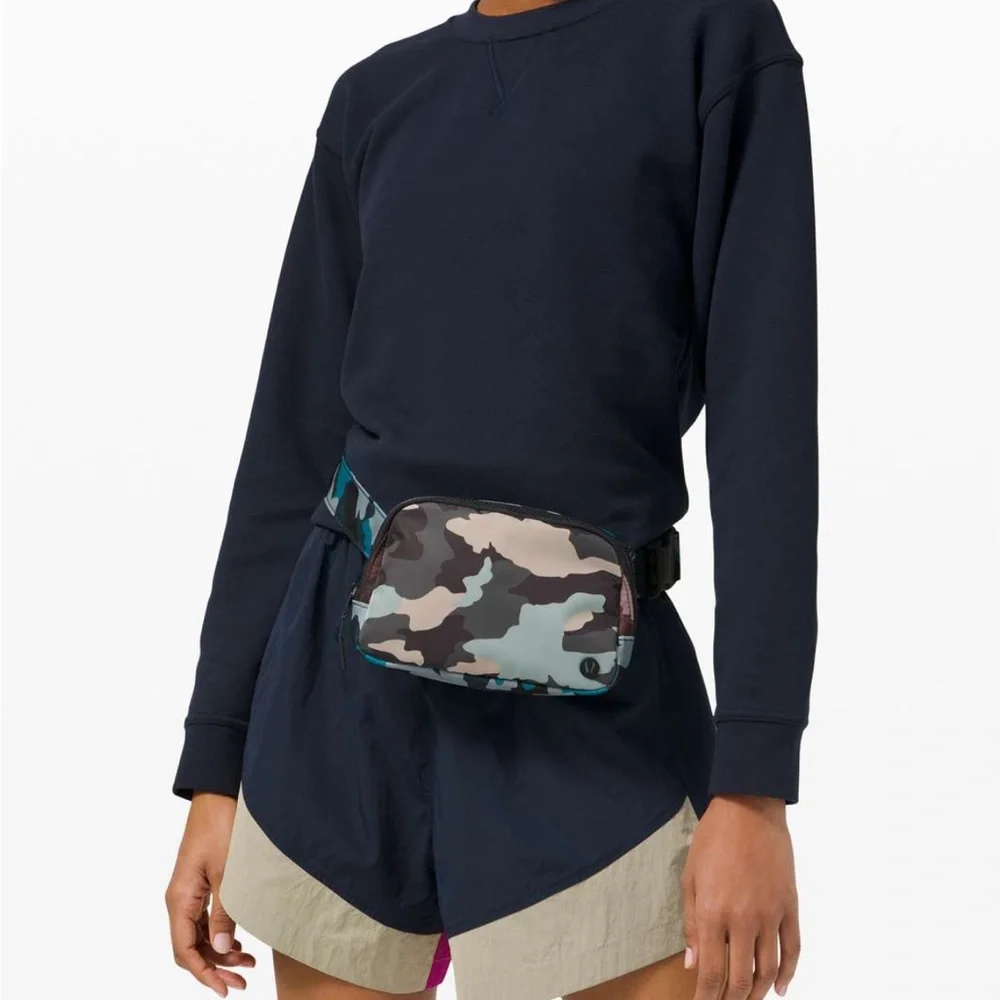 Lululemon Everywhere Belt Bag